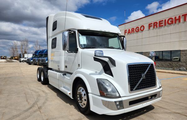 2017 Volvo VNL780 78″ High Roof Sleeper #173090