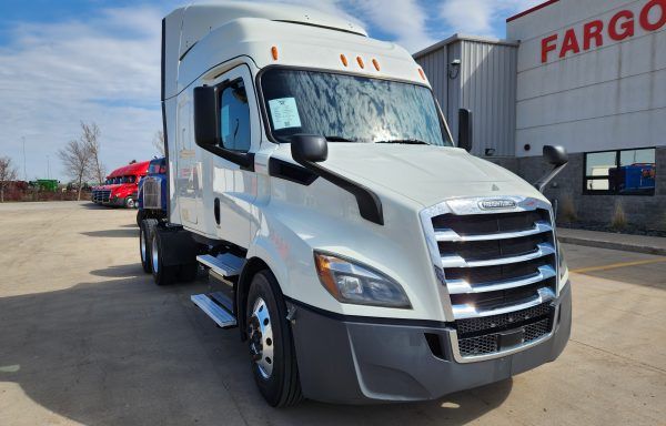 2019 Freightliner Cascadia 126 60″ XT Mid Roof Sleeper #174526