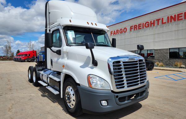 2018 Freightliner Cascadia 125 Day Cab #104385