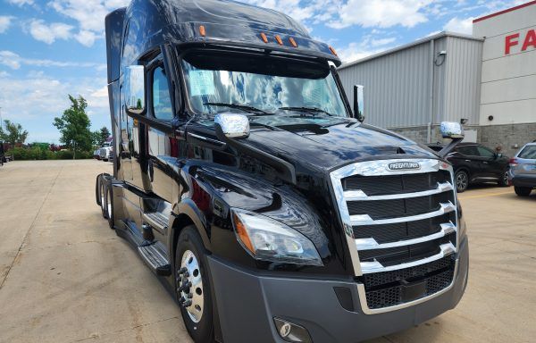 2025 Freightliner Cascadia 126 72″ Raised Roof Sleeper #175068