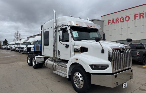 2026 Western Star 49X 72″ Midroof Sleeper #176451