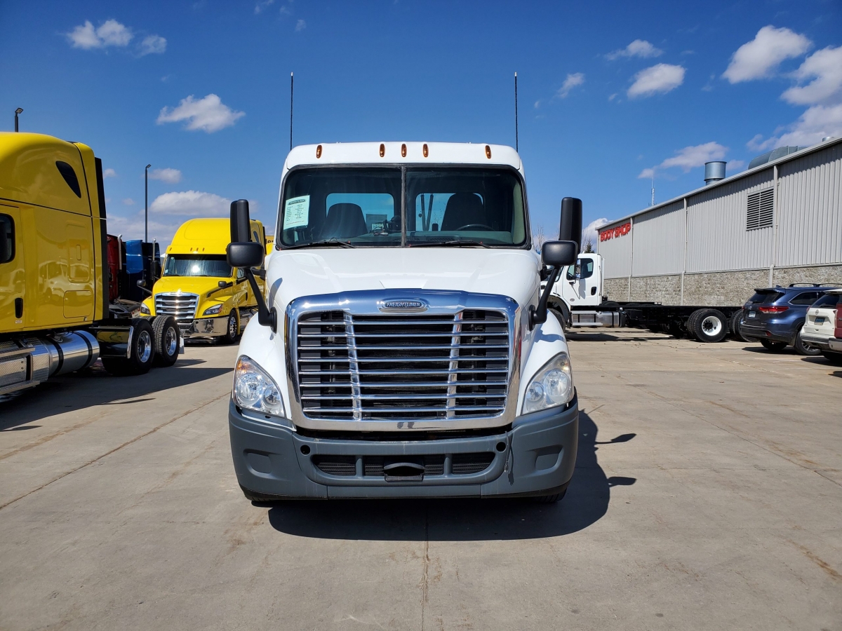 2014 Freightliner Cascadia 113 Daycab #100260 (4 Units Available