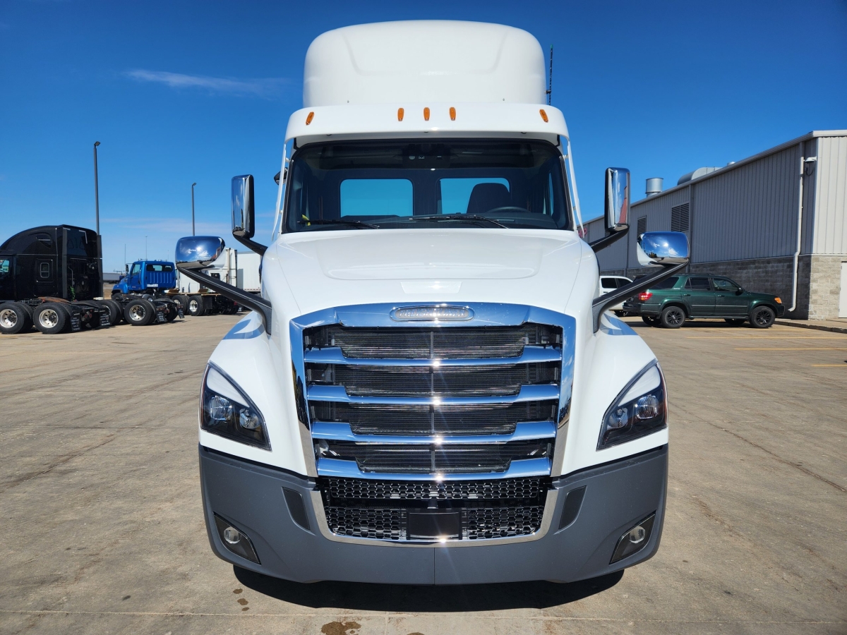 2025 Freightliner Cascadia 126 Day Cab 174619 Fargo Freightliner